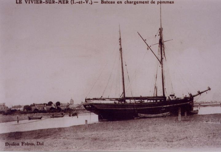 le-vivier_bateau_chargeant des pommes.jpg